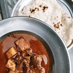 โรตีนานแกงเนื้ิอ