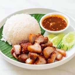 ข้าวมันหมูสามชั้นทอดน้ำปลา