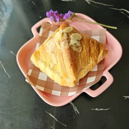 ครัวซองค์อัลมอนต์