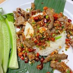 ข้าวเนื้อคั่วพริกกระเทียม