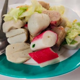 ยำลูกชิ้นนึ่ง รสเด็ด