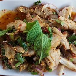 น้ำตกคอหมูย่าง