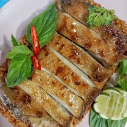 ข้าวผัดน้ำจิ้มแจ่วพริกสดไก่ย่าง
