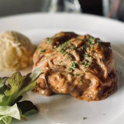 สเต็กหมูกับซอสเห็ดวิสกี้ครีม