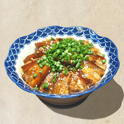 ข้าวหมูสามชั้นตุ๋นย่าง