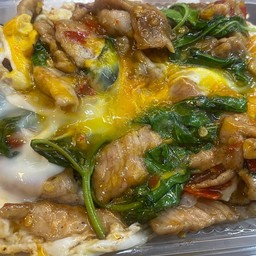 ข้าวกะเพราหมูคั่วไข่ขยี้