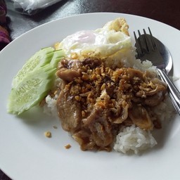 หมูกระเทียม