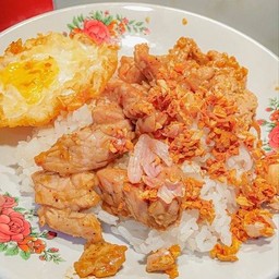 ข้าวหมูทอดกระเทียม