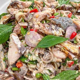 ยำปลาทูสมุนไพร 1ตัว