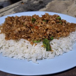 ข้าวราดกะเพราหมูสับวุ้นเส้น