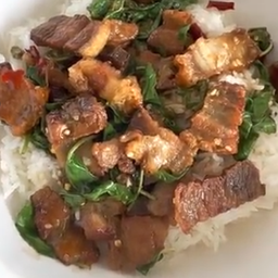 กะเพราหมูกรอบ