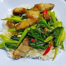 คะน้าหมูกรอบ