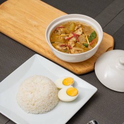 ข้าว ไข่ต้ม แกงเขียวหวาน
