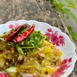 ยำผักกาดดองเมนูอาหารเหนือนิยมทานคู่กับอาหารอื่นๆได้เป็นอน่างดี