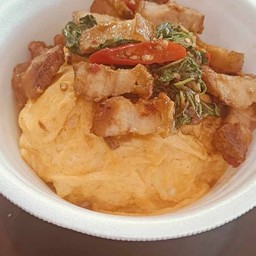ข้าวกระเพราหมูกรอบไข่ข้น