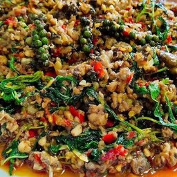 ผัดเผ็ดกบสับ