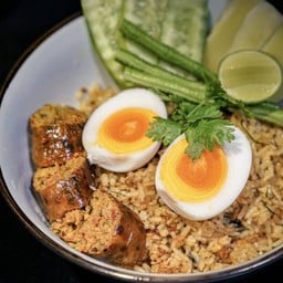 ข้าวผัดไส้อั่วสูตรไทยนิยม