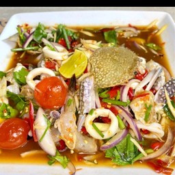 ตำทะเลรวม (กุ้งสด + ปูม้า + หอยแครง + ปลาหมึก)