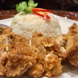 ข้าวไก่ทอดทรงเครื่อง