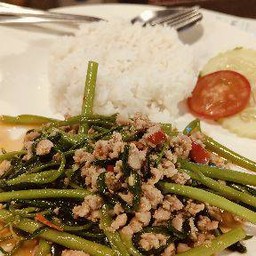 ผักบุ้ง ราดข้าว