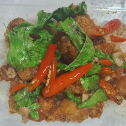 ข้าวกะเพราไก่กรอบ