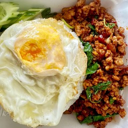 ข้าวกะเพราหมูสับ-ไข่ดาว