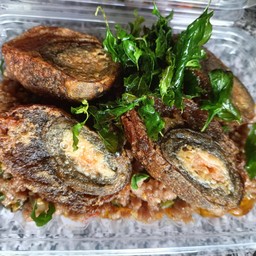 กระเพราไข่เยี่ยวม้ากรอบ