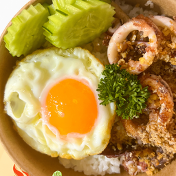 ข้าวปลาหมึกทอดกระเทียม