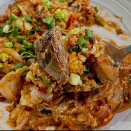 ปลากระป๋องผัดไข่