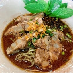 กระดูกอ่อนหมูตุ๋น