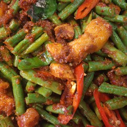 พริกแกงถั่วหมู