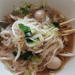 จันทร์สมก๋วยเตี๋ยวหมู