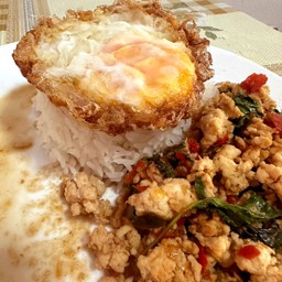 กะเพราอกไก่สับ