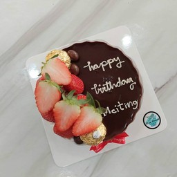 เค้กช็อกโกแลตแต่งสตอเบอรี่สดเฟอเรโร 1 P-DLM