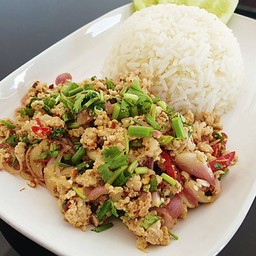 [อร่อยซ่ากับโค้ก] ข้าวลาบหมูสับ +  โค้ก ไม่มีน้ำตาล (กระป๋อง)