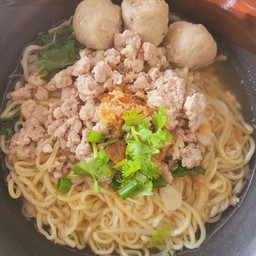ก๋วยเตี๋ยวหมูสับลูกชิ้น