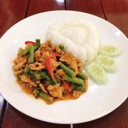 ข้าวพริกแกง หมู ไก่