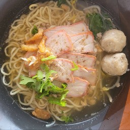 ก๋วยเตี๋ยวหมูแดงลูกชิ้น