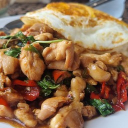 กระเพราไก่