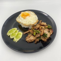 ข้างกระเพราเป็ด + ไข่ดาว