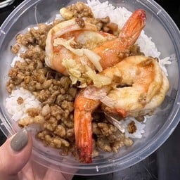 ข้าวหน้า กุัง กระเทียมหมูสับ