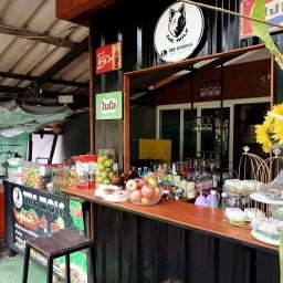 🥦บ้านส้มตำยำแซ่บ /อาหารตามสั่ง🥗 ร้านอยู่ตรงข้ามรีสอท ทางเค้าเป็นร้านหยอดเหรียญซักผ้า  ไม่มีหน้าร้านค่ะ
