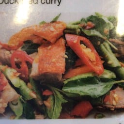 เป็ดย่างผัดกะเพรา