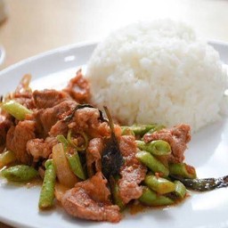 ผัดพริกแกง
