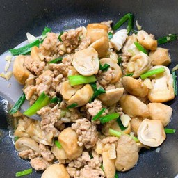 ผัดเห็ดฟางน้ำมันหอย (กับข้าว)