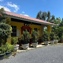 Lhong Lhai Home Cafe กะไหล