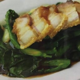 A02-คะน้าหมูกรอบ