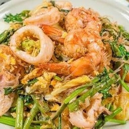 หมูทอดบ้านแม่ตุ๊ก หมูแดดเดียว ไส้กรอกอีสาน แจ่วมะนาว