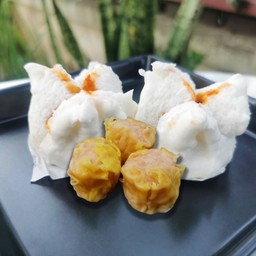 มินิเปาหมูแดง 2 ลูก + ขนมจีบ 3 ลูก (2 BARBECUE PORK BUNS + 3 SHUMAIS