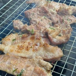 The container หมูย่าง (น้ำตก)